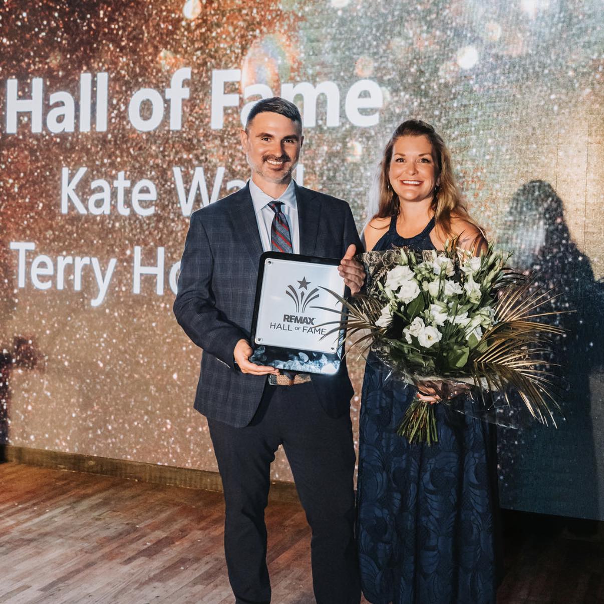 Kate Ward and Peter White accepting the RE/MAX Hall of Fame award